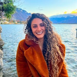 Meet your Posher, Julia